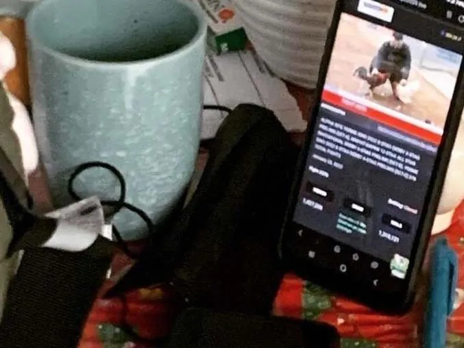 Pulis na lulong sa online sabong, nanakit ng misis na pulis Pulis na lulong sa online sabong, nanakit ng misis na pulis